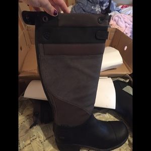 NEW GORGEOUS Ariat Woman’s winter waterproof boot.