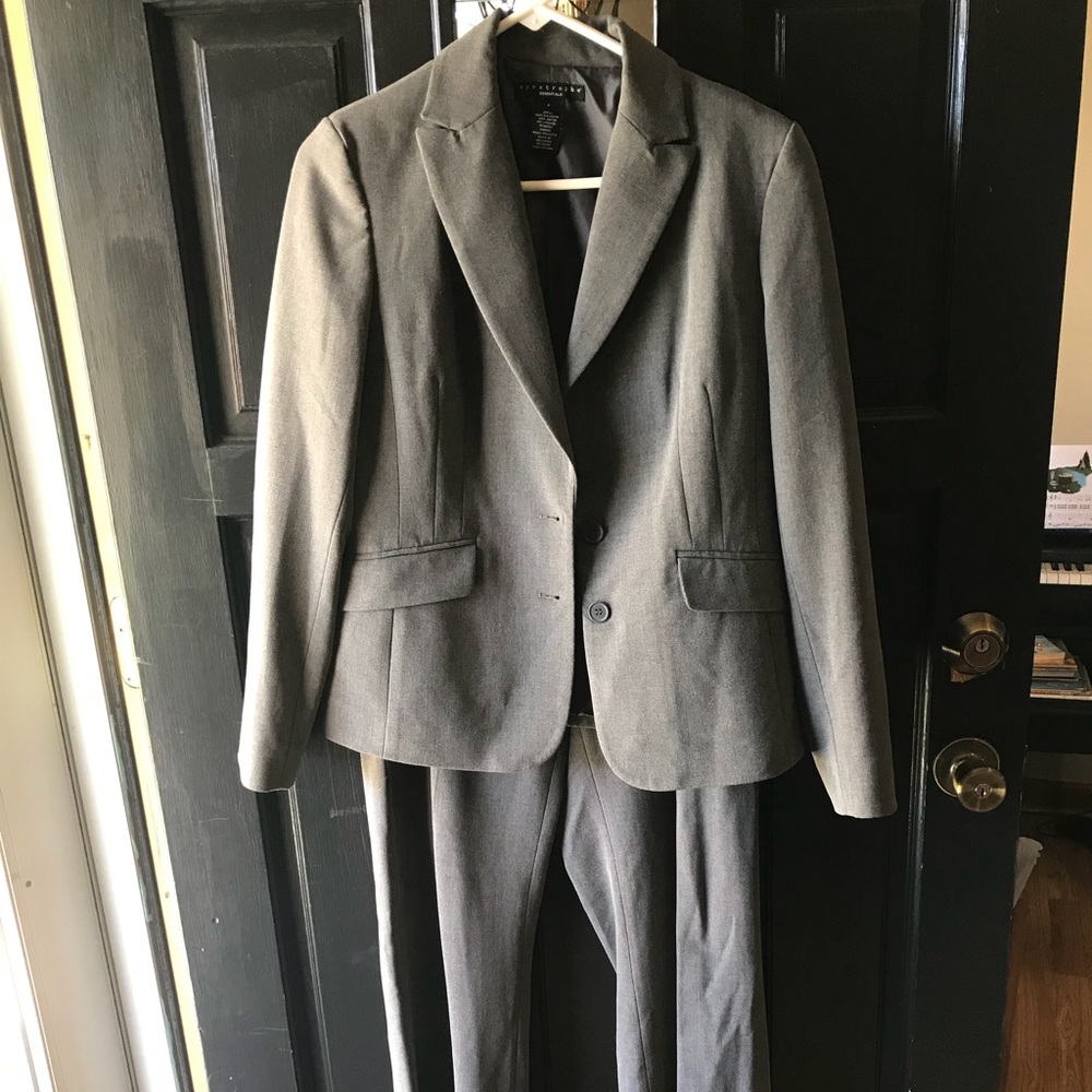 Gray 3-piece Business Suit