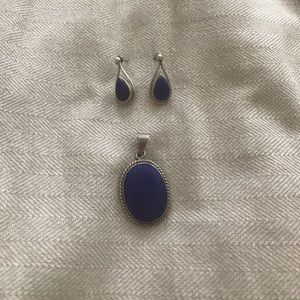 Necklace/pendant and earring set