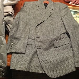 Jacket size 40 never warn