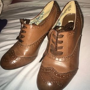 Adorable AE oxford heel