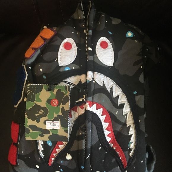 Babe Hoodie Size Medium Shark Glow N 