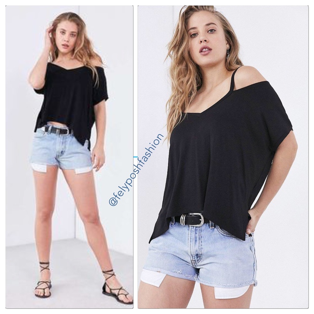 Silence + Noise Split-Cut Cold Shoulder V Neck Tee