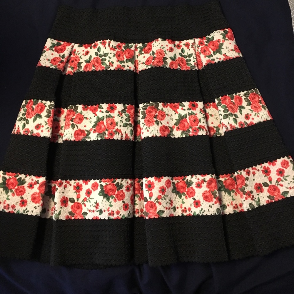 Floral pattern stripe skirt