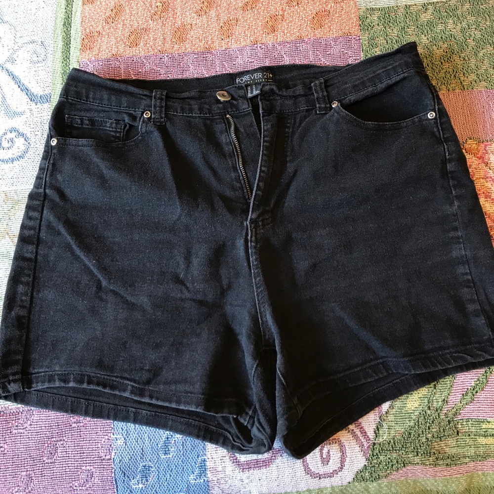 Women's plus-size jean shorts.