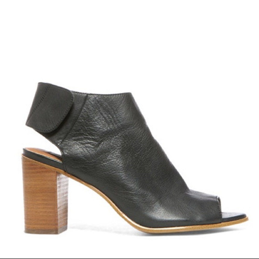 STEVE MADDEN - Open Toe Chunky Heel Bootie