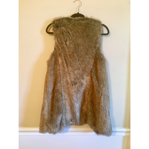 🌟HOST PICK🌟 Brown Faux Fur Vest Sz Medium - Picture 4 of 8
