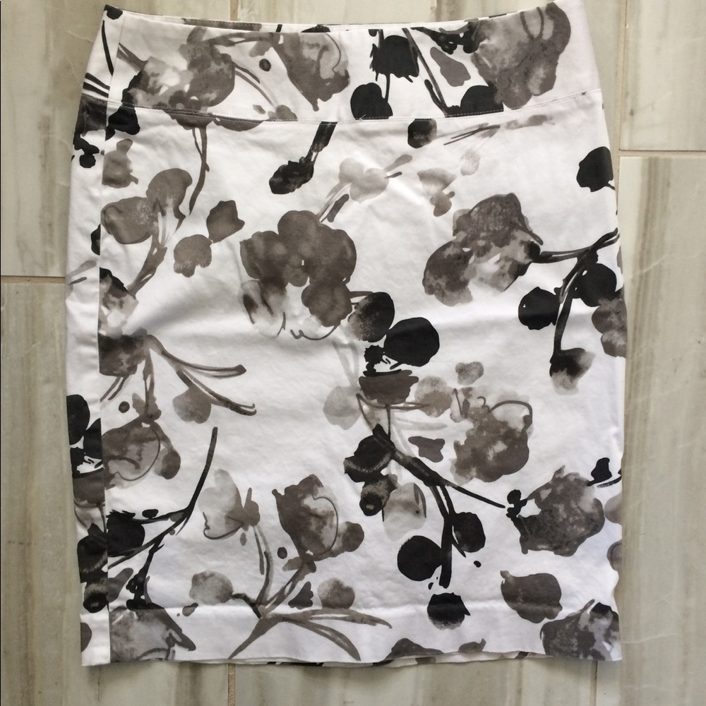 Alfani floral black and white pattern pencil skirt