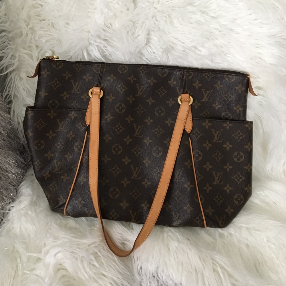 Louis Vuitton Shoulder bag