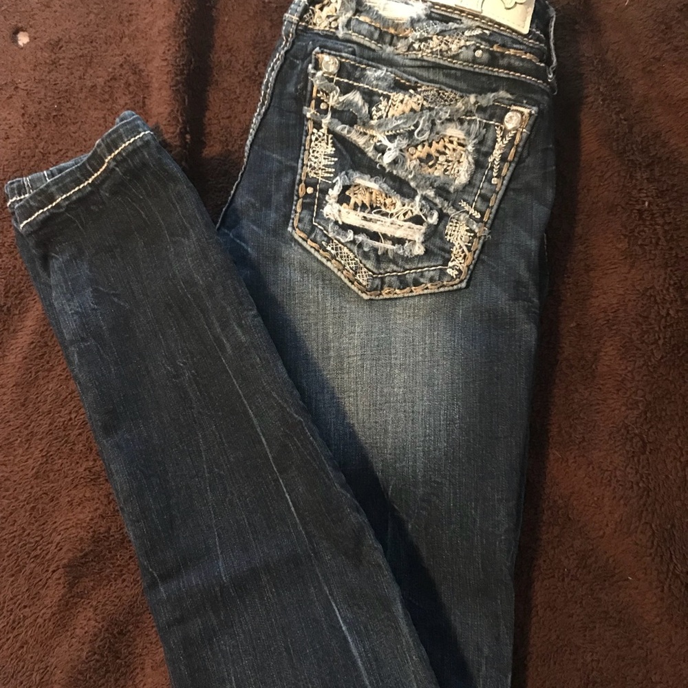Cute dark wash miss me, unfortunately too big :(