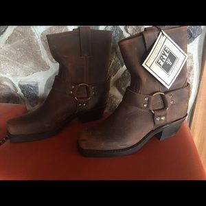 NWT Women's Frye Harness Leather Boots