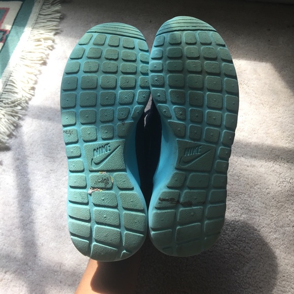 limited edition women’s Nike Roshe - Picture 4 of 4