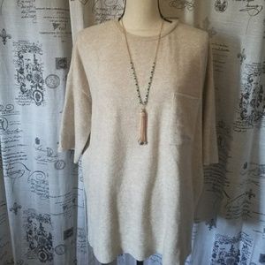 BOXY LOOSE FIT TOP W/SIDE SLITS TEE