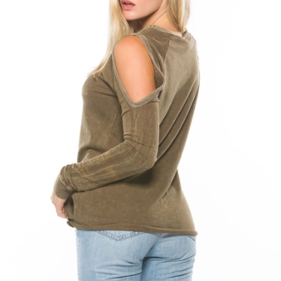 ❤LAST CHANCE❤ Distressed tie-dye TOP - Picture 4 of 4