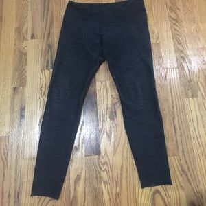 4 LuLuLemon Dark Grey Heathered Wunder Under Crop