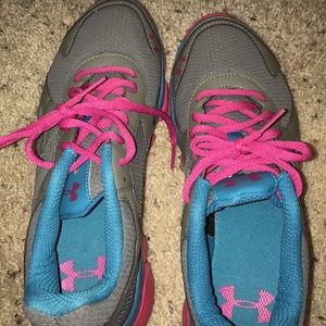 Size 7 under armor shoes never worn
