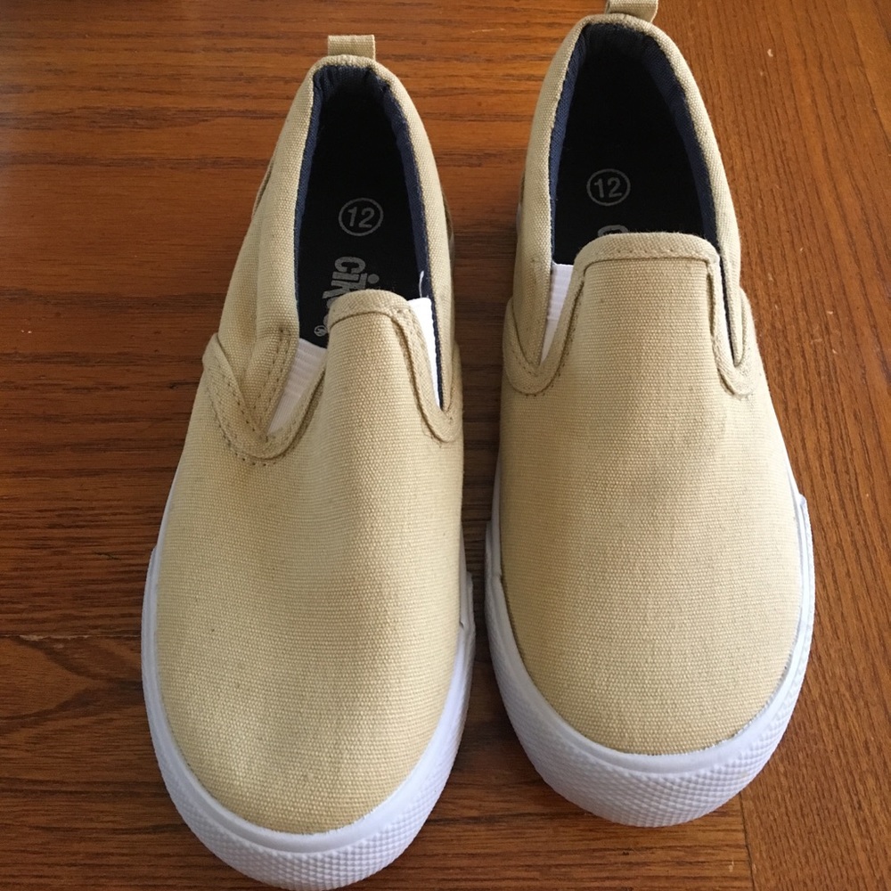 Crico Khaki loafers kids size 12