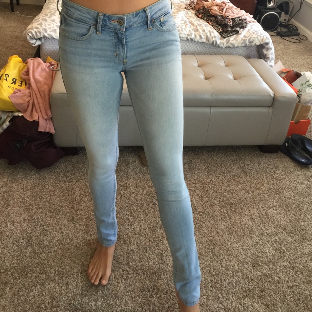 BRAND NEW hollister jeans