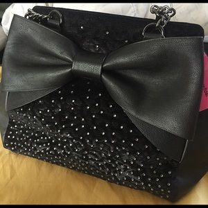 BETSY JOHNSON BLACK BOW BAG