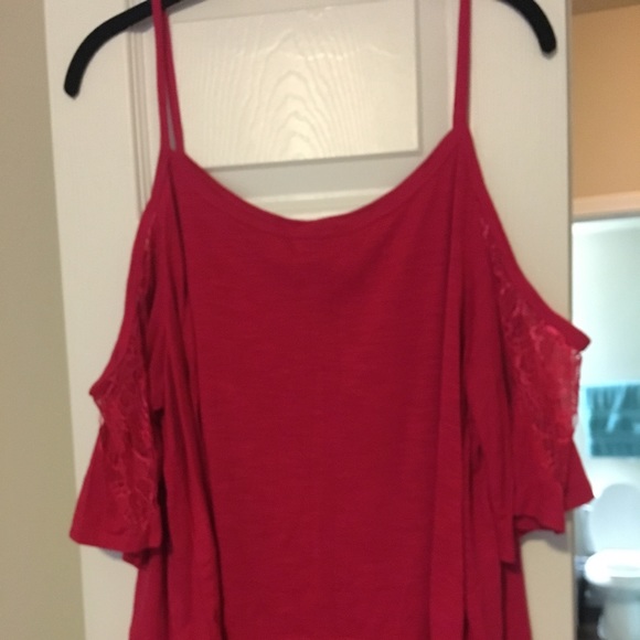 Torrid cold shoulder top - Picture 1 of 4