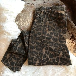 Hue Pull On Animal Print Jean