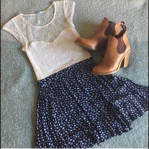 Lace daisy pattern sun dress ☀️