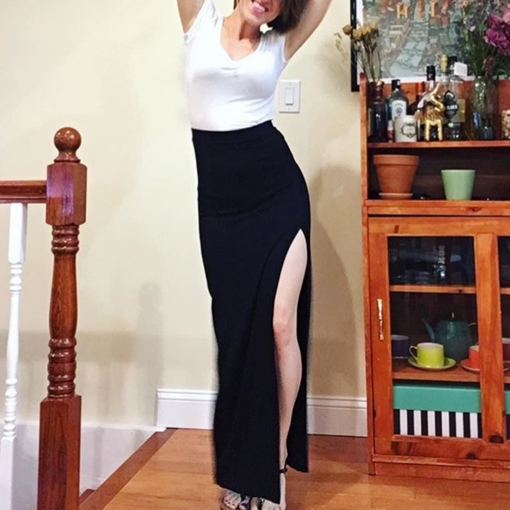 🆑 FOREVER 21 - Black Maxi Skirt w/ Slit