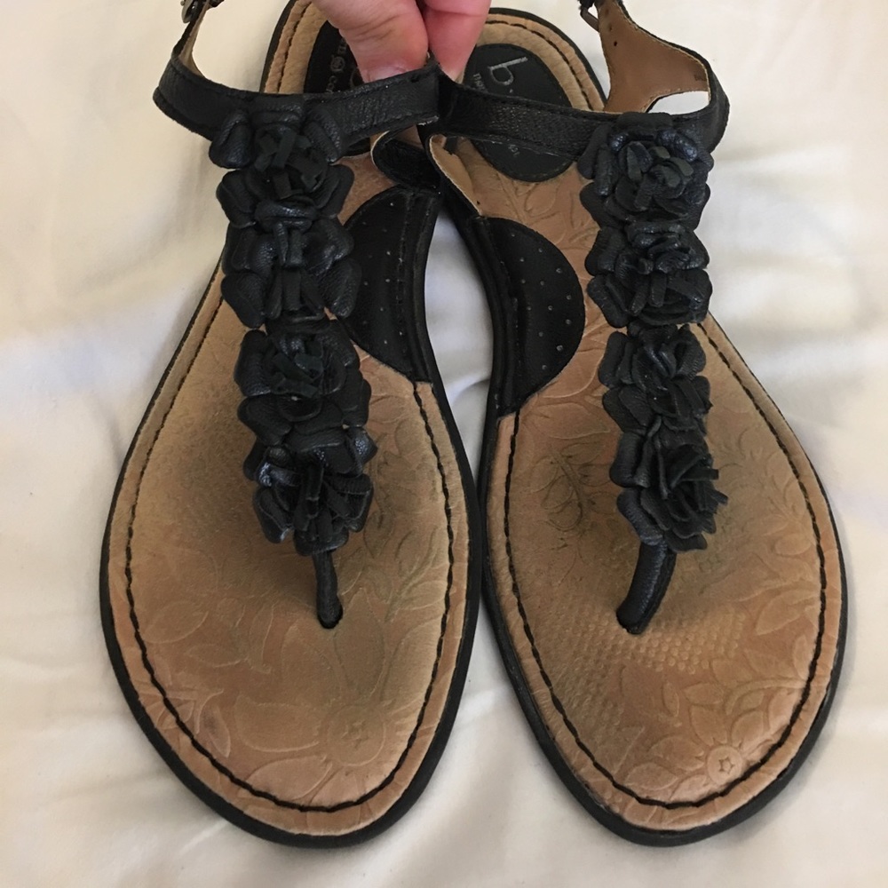 b.o.c black sandal in size 8