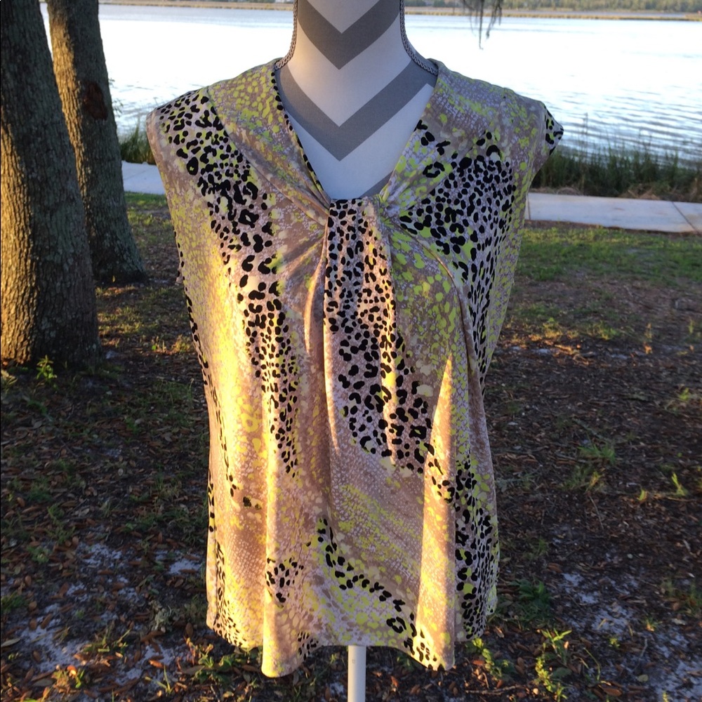 Dana Buchman Size L Womans Shirt Polyester Spandex