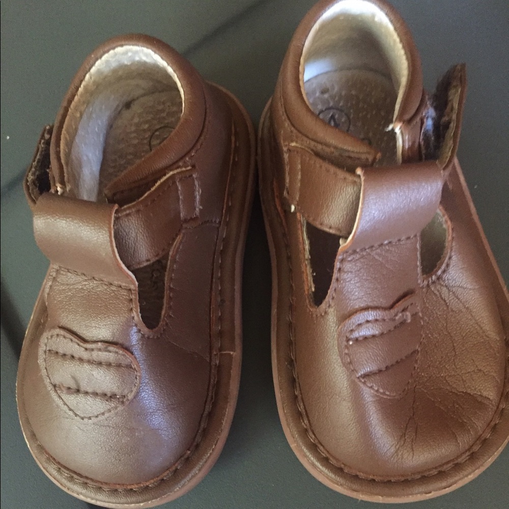 Toddler girl wee squeaks