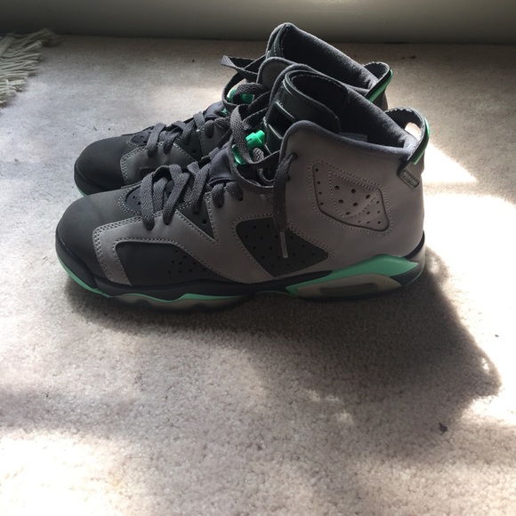 Grey and teal Jordan (forgot the number) - Picture 2 of 4