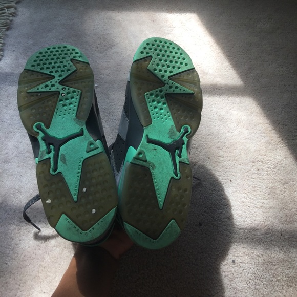 Grey and teal Jordan (forgot the number) - Picture 4 of 4