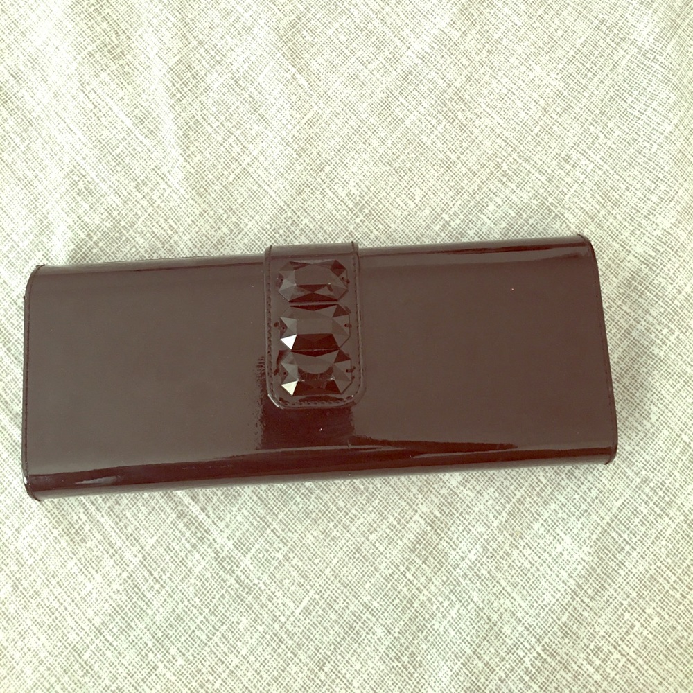 Black clutch
