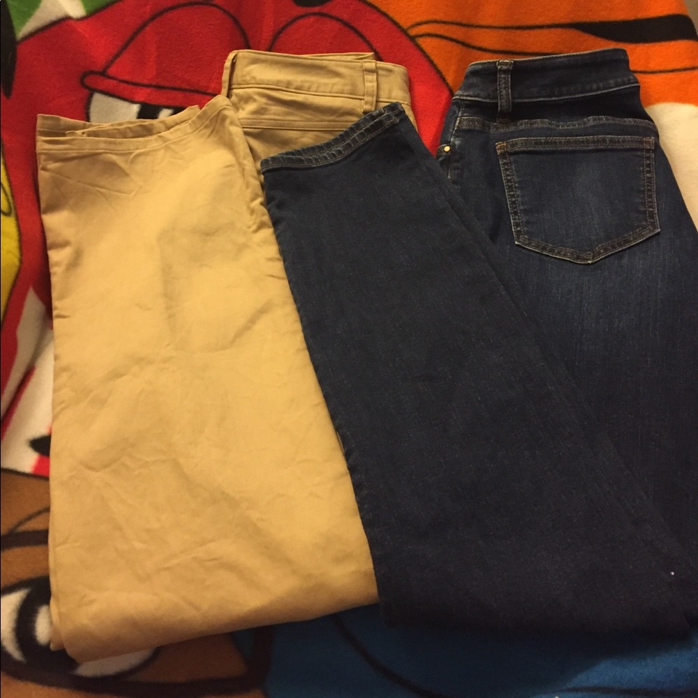 Ann Taylor the skinny curvy fit/ Gap khaki size 4