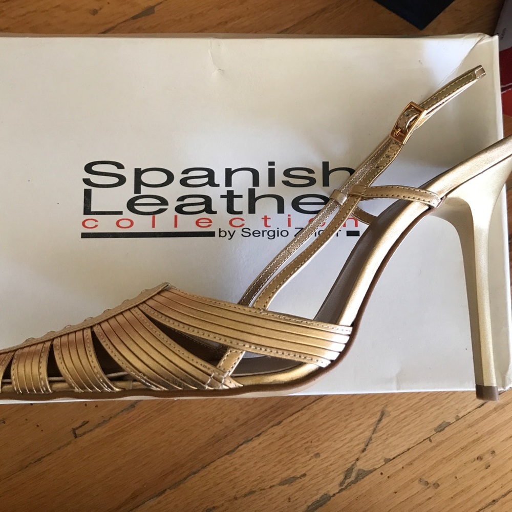Spanish Leather size 10 gold with rhinestone