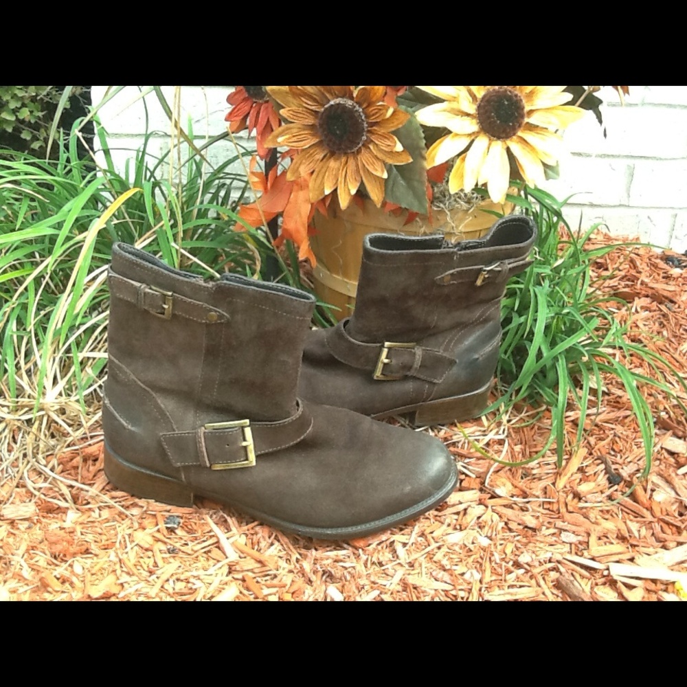 Clarks Brown Suede Bendable Booties Size 8.5
