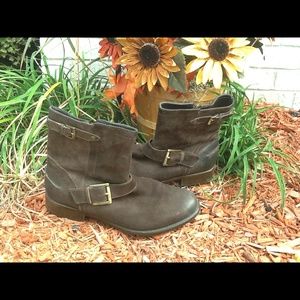 Clarks Brown Suede Bendable Booties Size 8.5