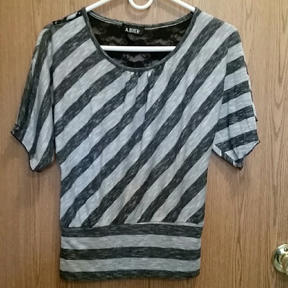 Amy byer top size small