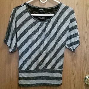 Amy byer top size small