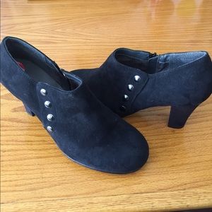 Black suede Aerosoles, size 10