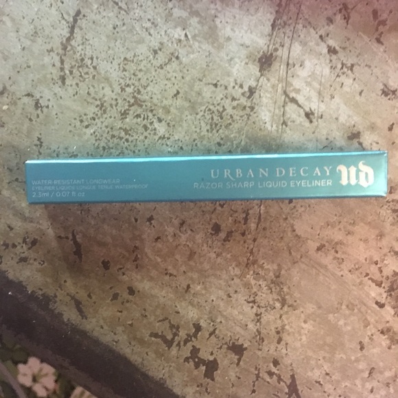 Urban Decay Other - Urban Decay Razer Sharp Liquid Eyeliner