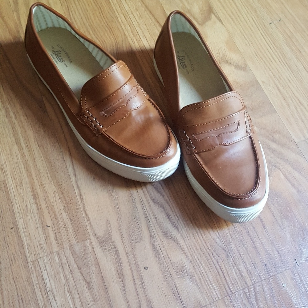 Bass girls tan loafers
