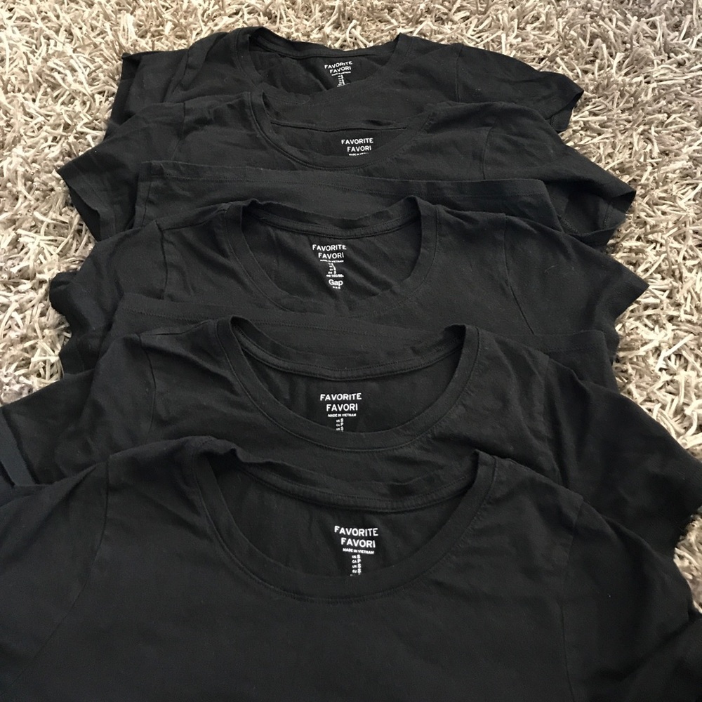 Bundle of 5 Gap favorite Tee. Size small