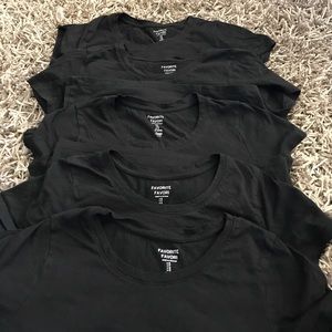 Bundle of 5 Gap favorite Tee. Size small