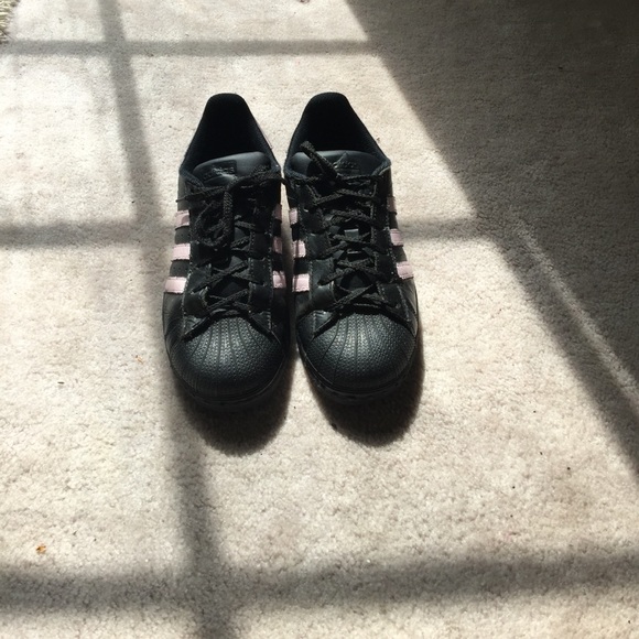 Pink and black adidas superstars - Picture 1 of 4