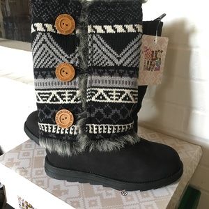 MUKLUKS NWT Faux Fur Cable Knit Calf Boots