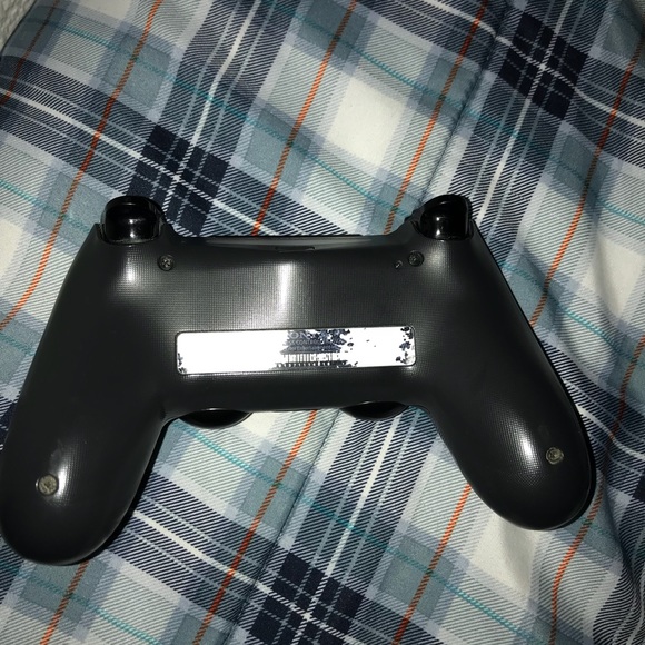 PS4 Controller - Picture 2 of 3