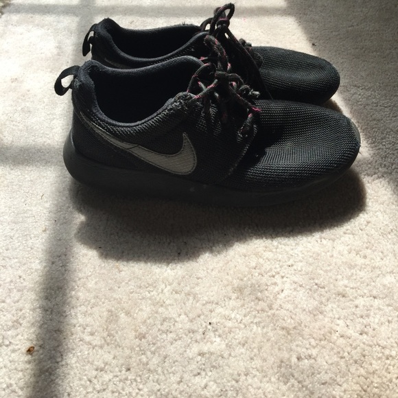 Grey and black roshe run - Picture 2 of 4