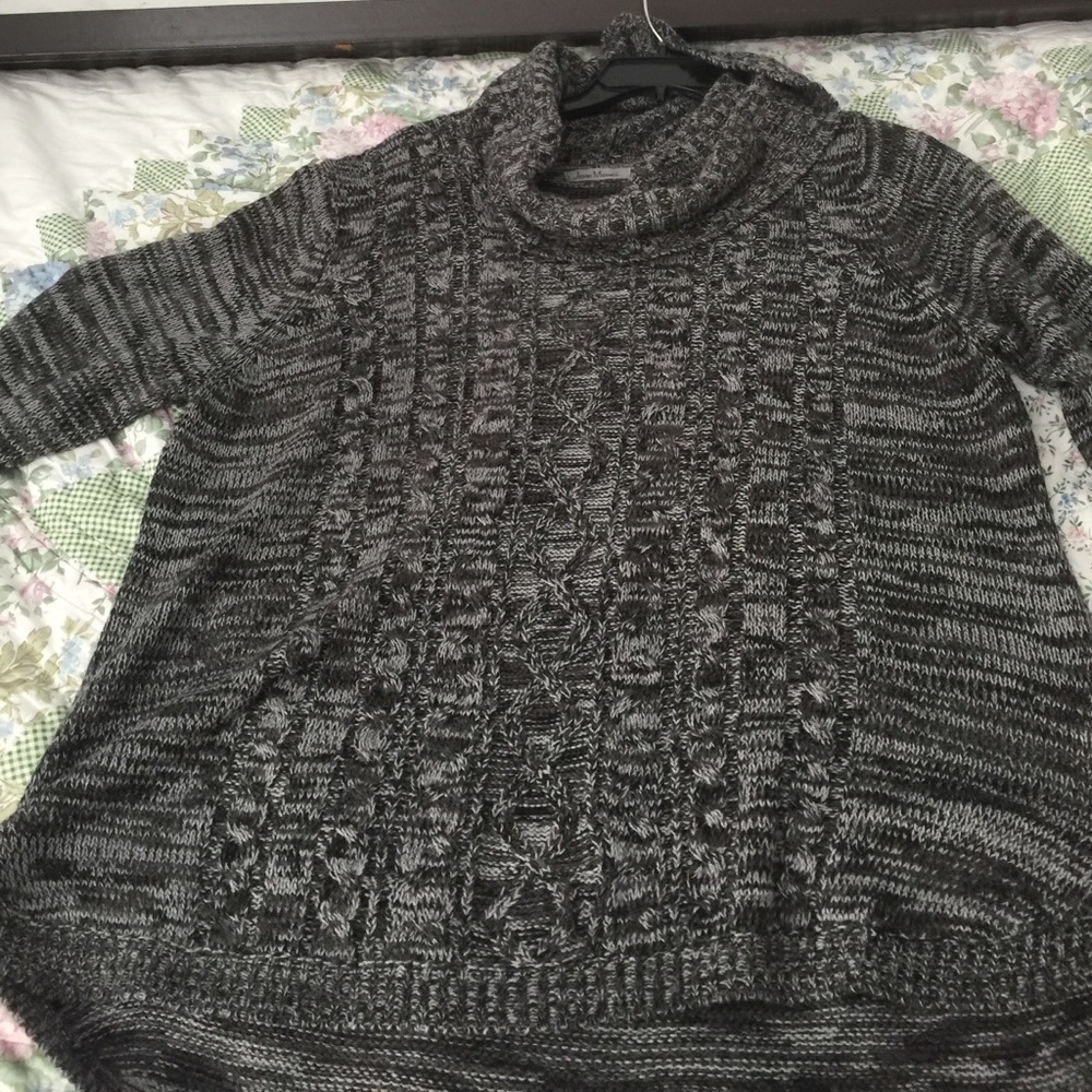 3X cowl neck long tunic like sweater black&grayEUC