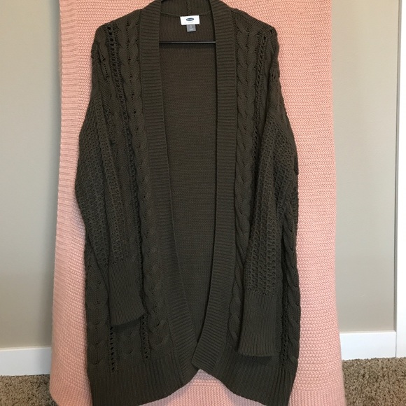 Old Navy Sweaters - Chunky cable knit cardigan